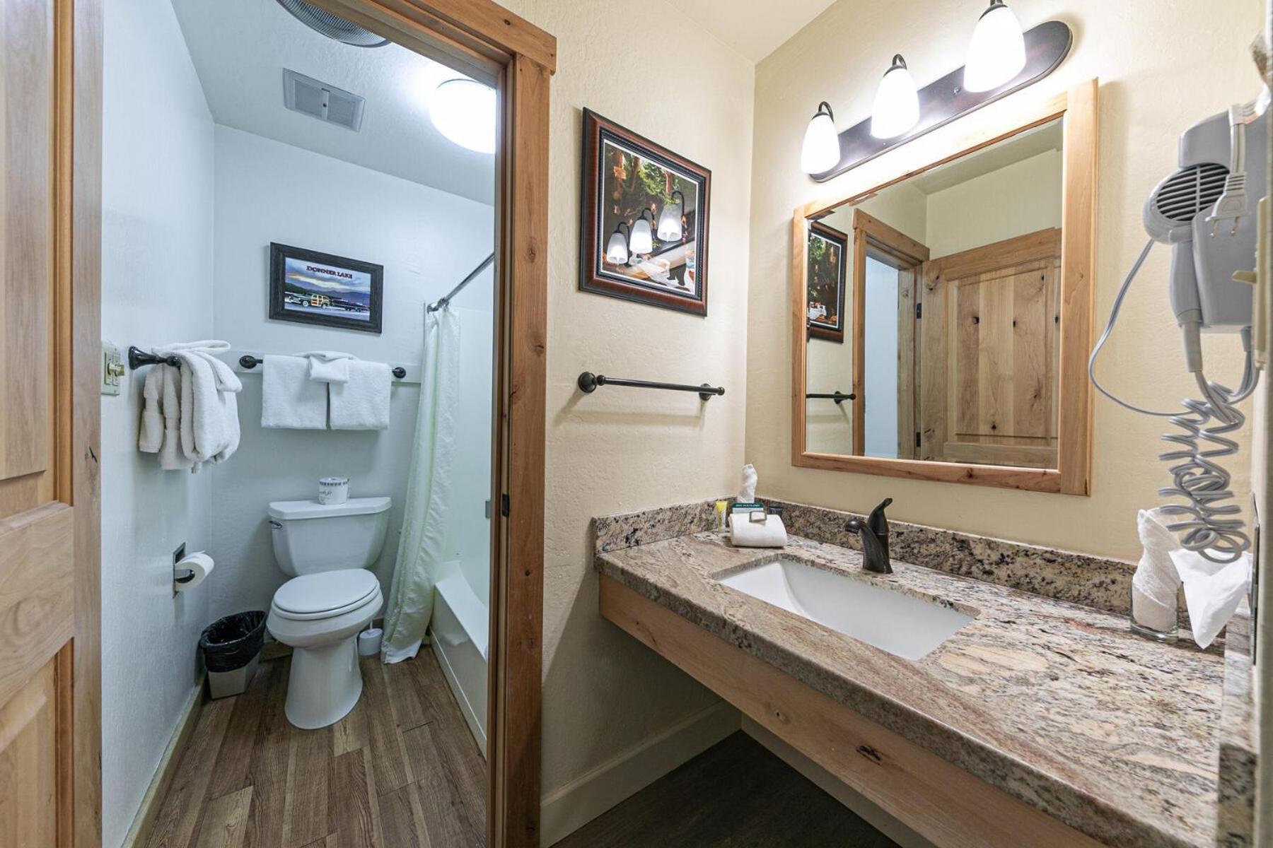 Charming Queen Studio Deluxe W/Balcony #233 At Donner Lake Village Траки Экстерьер фото