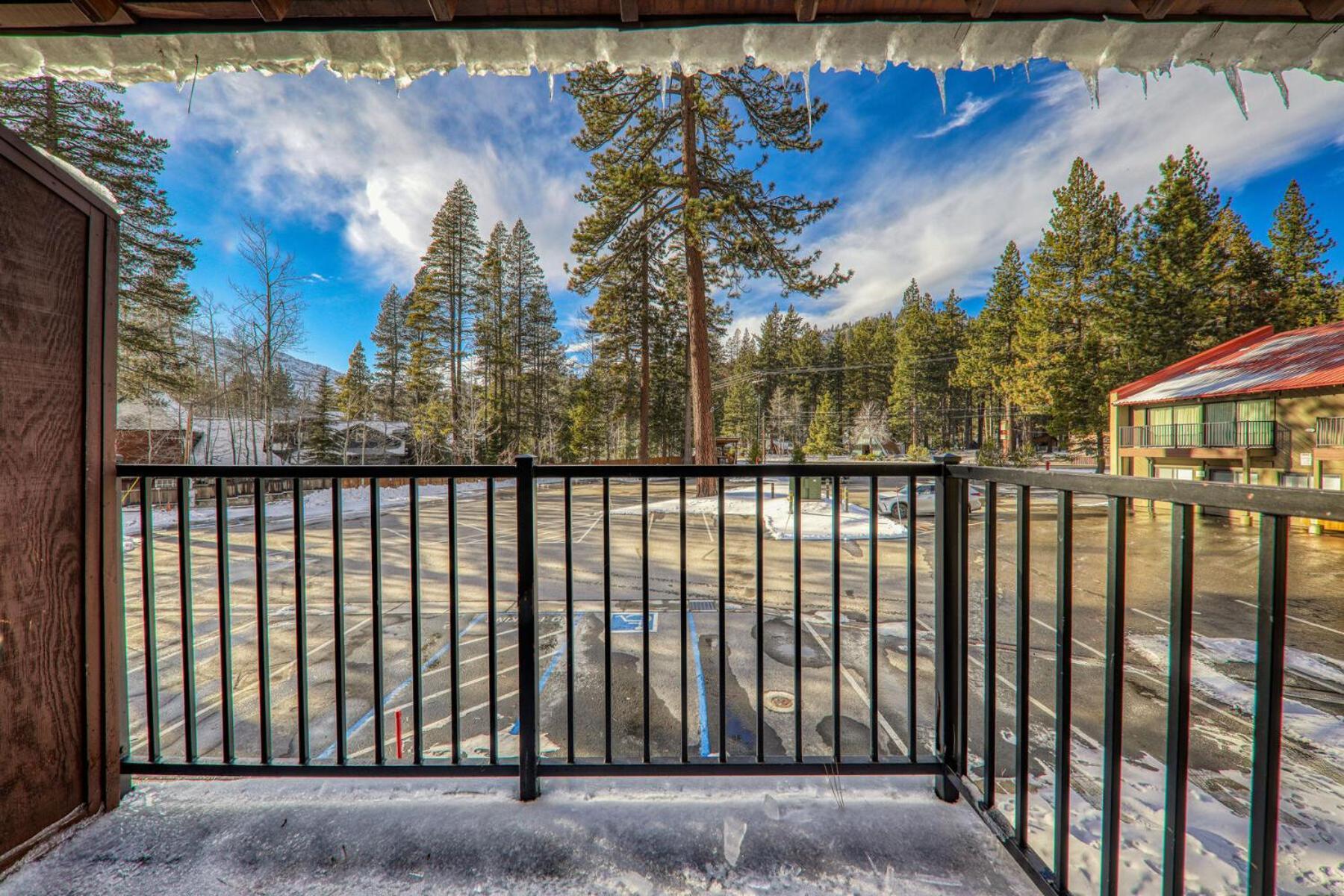 Charming Queen Studio Deluxe W/Balcony #233 At Donner Lake Village Траки Экстерьер фото