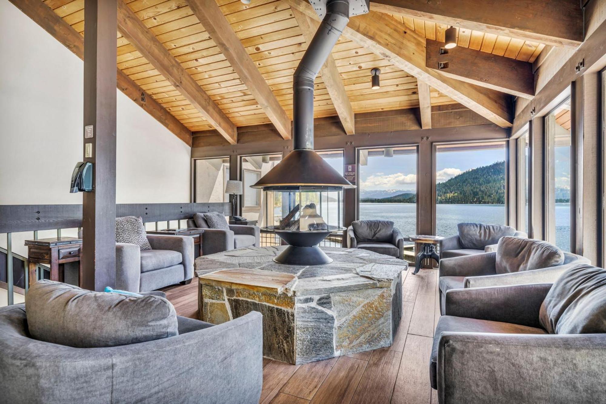 Charming Queen Studio Deluxe W/Balcony #233 At Donner Lake Village Траки Экстерьер фото