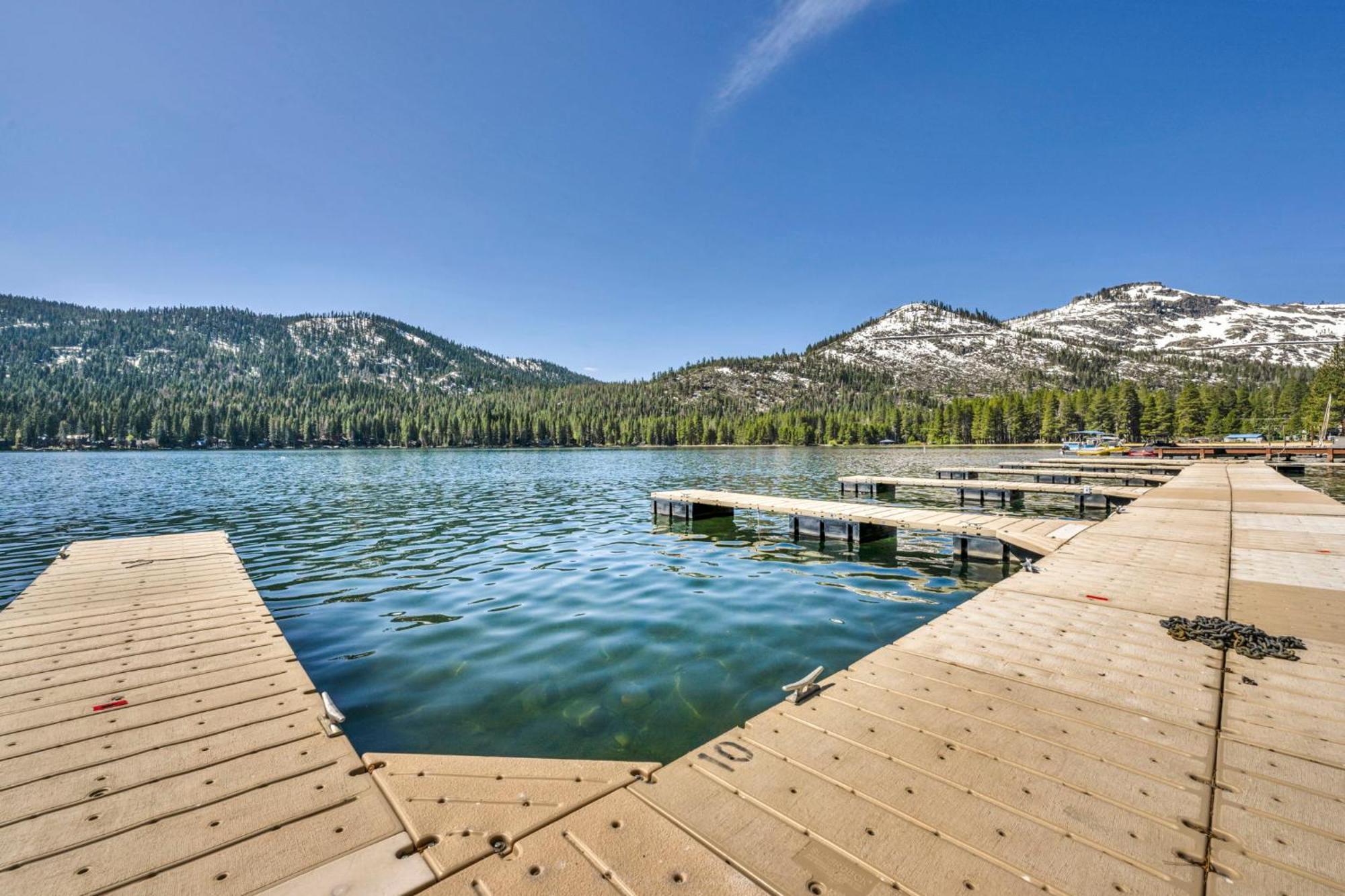 Charming Queen Studio Deluxe W/Balcony #233 At Donner Lake Village Траки Экстерьер фото