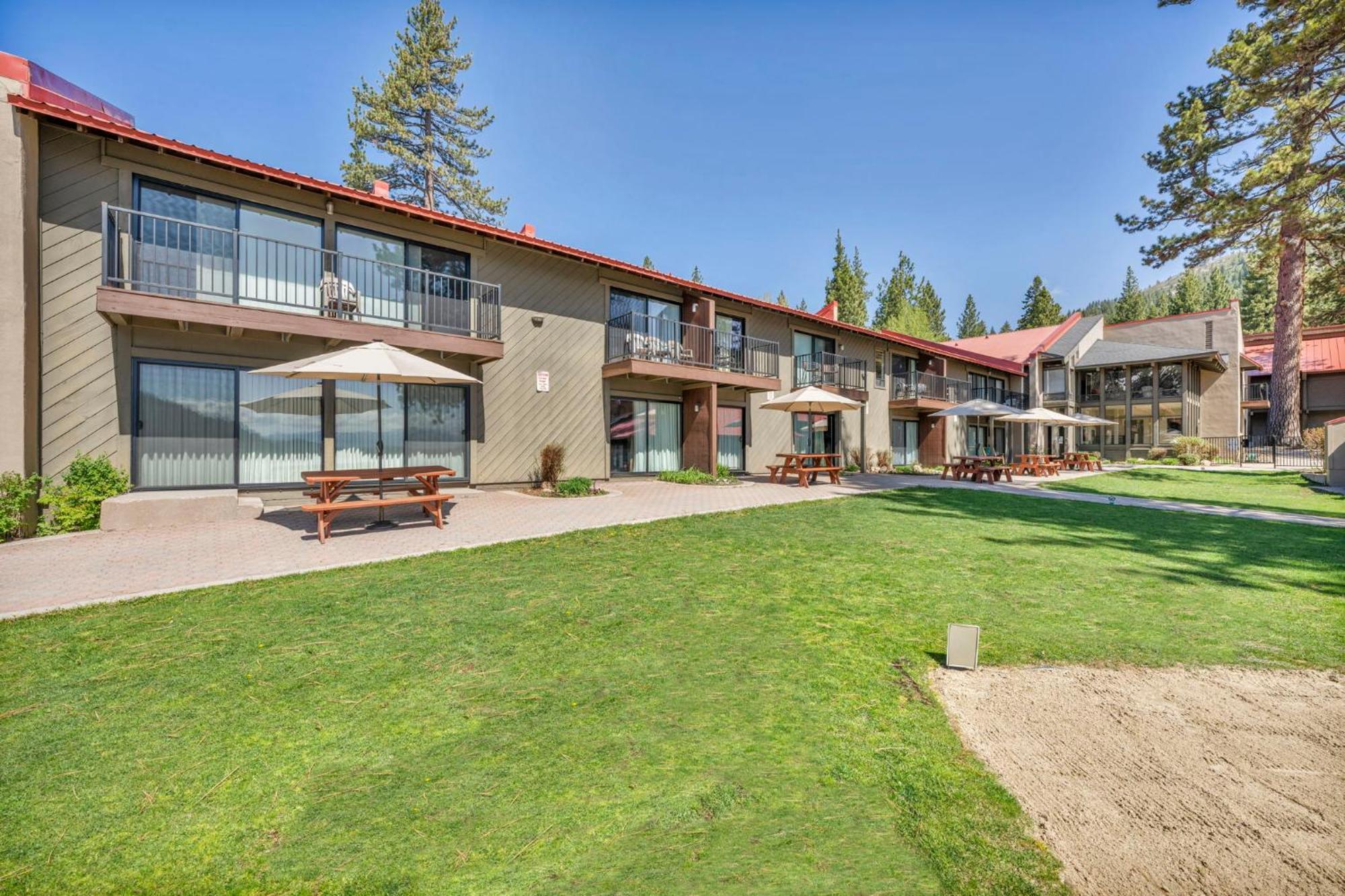 Charming Queen Studio Deluxe W/Balcony #233 At Donner Lake Village Траки Экстерьер фото