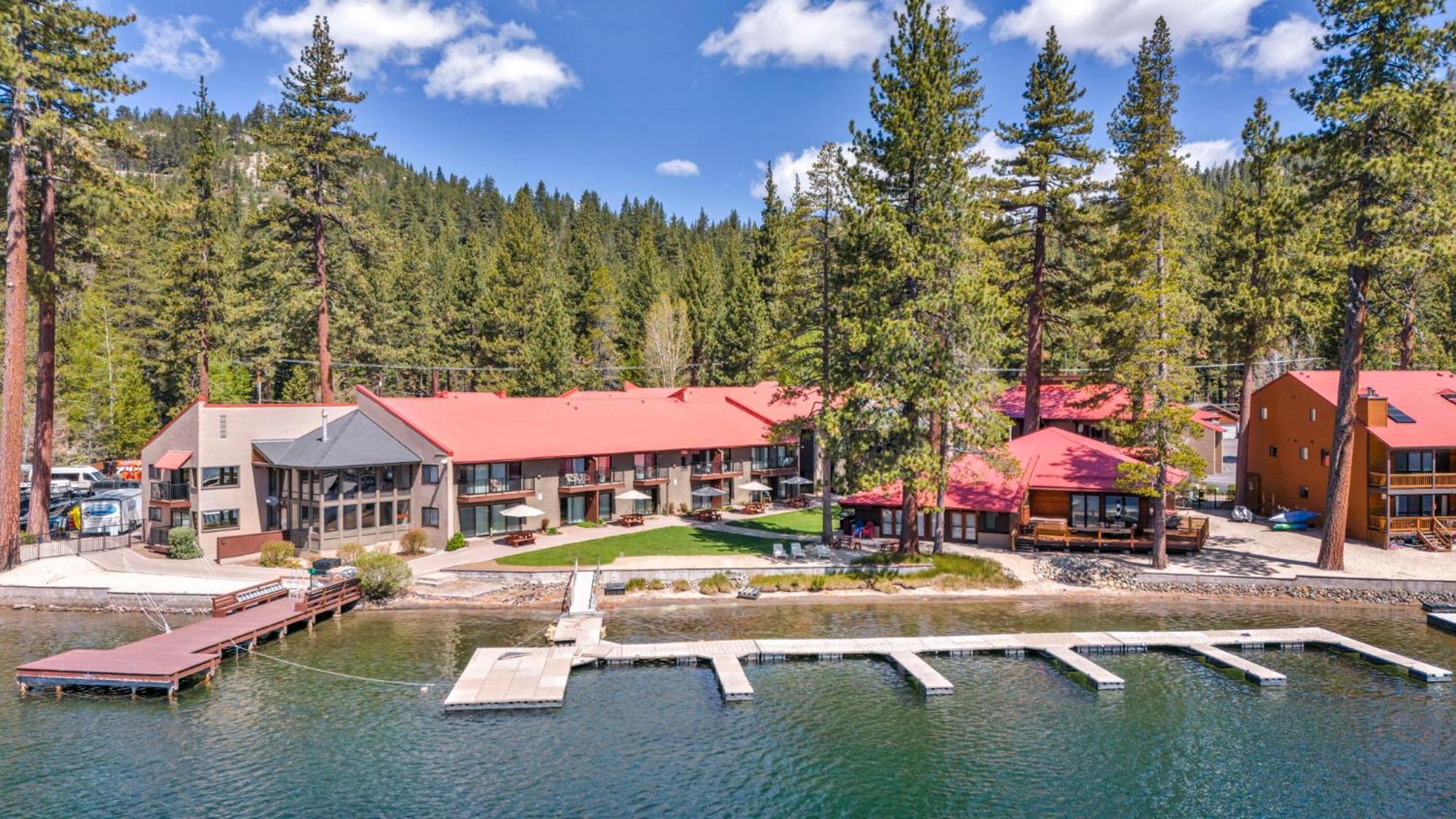 Charming Queen Studio Deluxe W/Balcony #233 At Donner Lake Village Траки Экстерьер фото